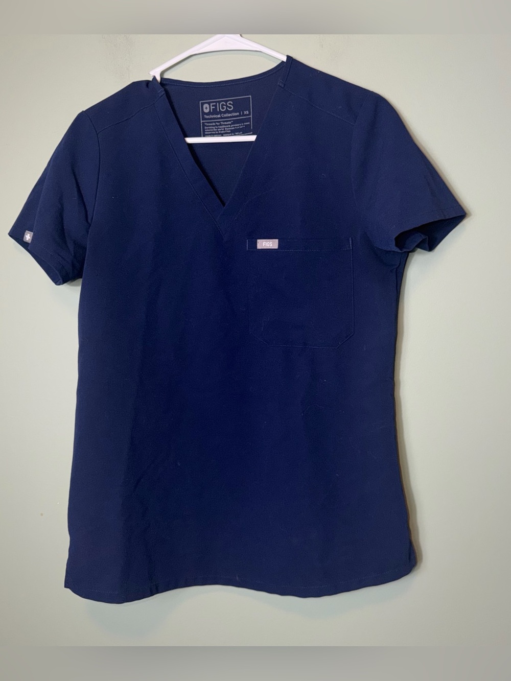 FIGS Women’s Catarina Scrub Top Navy blue V neck Size XS Style FW1000